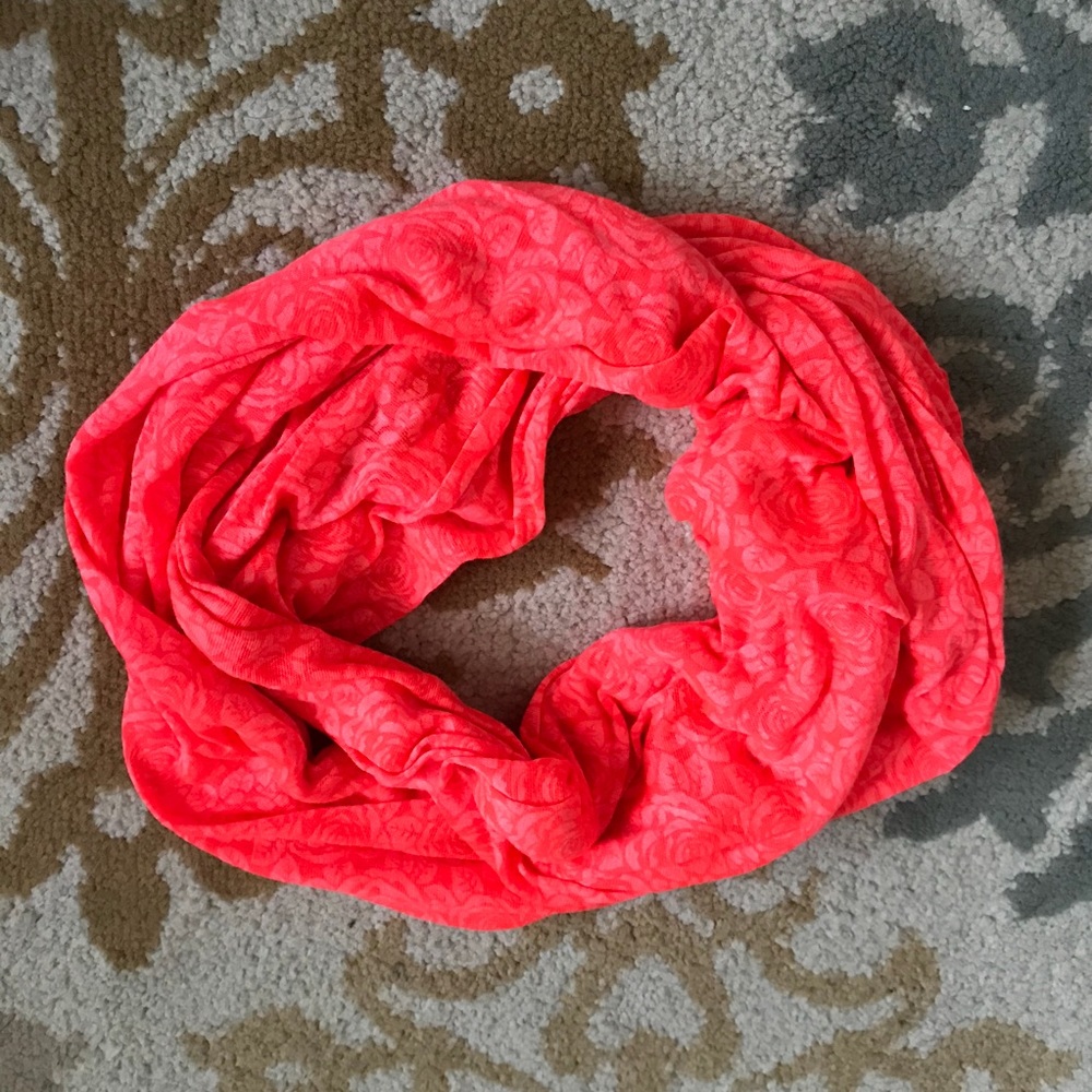 Coral Circle Scarf